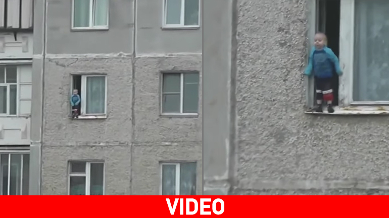 Ρωσία: Μωρό ακροβατεί σε παράθυρο διαμερίσματος 8ου ορόφου