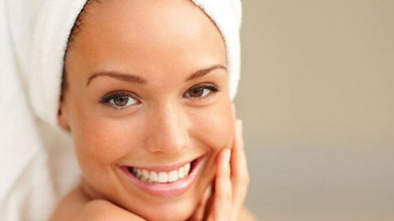 Πετσέτα: Πόσο βλάπτει τα μαλλιά σας;