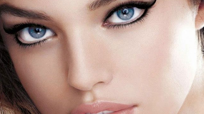 Η νέα τάση στο μακιγιάζ: Η κάτω γραμμή του eyeliner Η νέα τάση στο μακιγιάζ: Η κάτω γραμμή του eyeliner