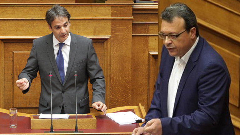 Ο Φάμελλος κάνει πολιτική με το… αριστερό