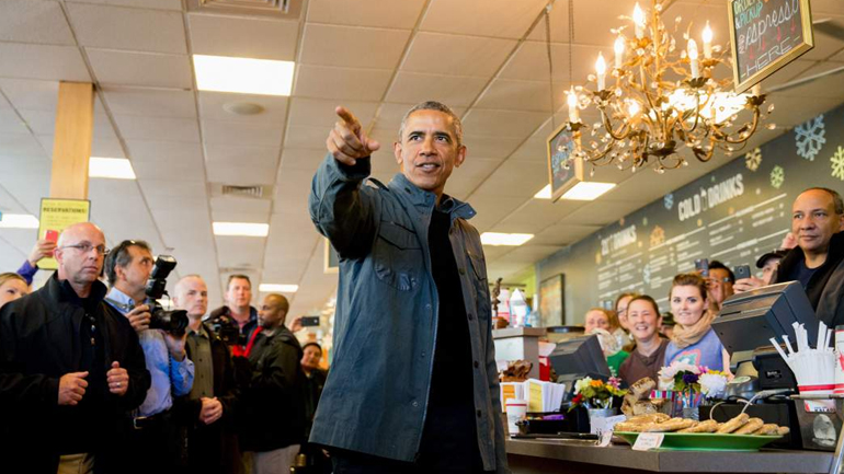 Στoυς παγετώνες της Αλάσκα ο Ομπάμα