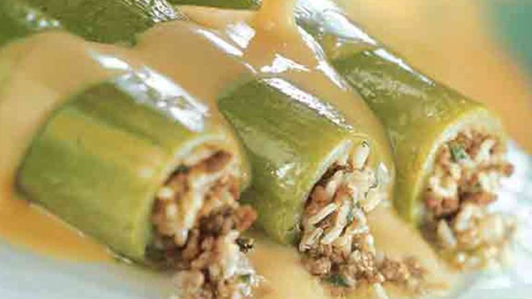 Πεντανόστιμα γεμιστά κολοκυθάκια αβγολέμονο