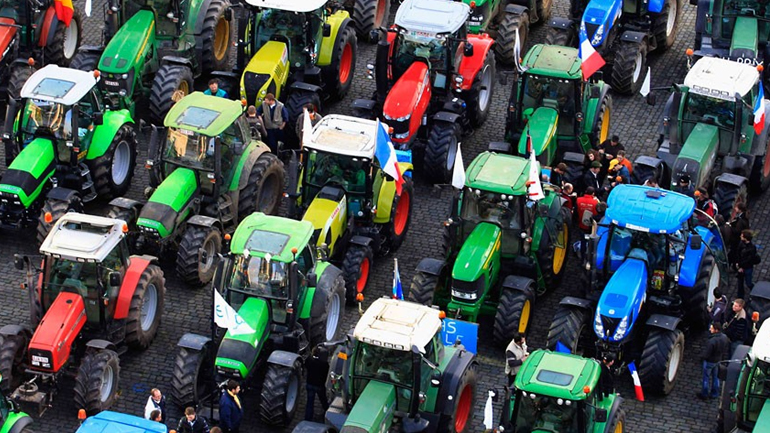 Βρυξέλλες: Τουλάχιστον 5.000 αγρότες βγήκαν στους δρόμους Βρυξέλλες: Τουλάχιστον 5.000 αγρότες βγήκαν στους δρόμους