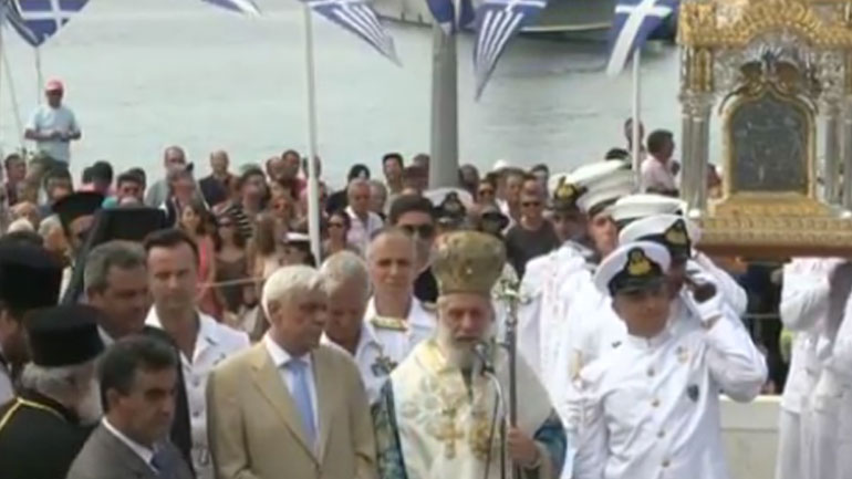 Τήνος: Στεφάνι από τον Πρ. Παυλόπουλο στο σημείο του τορπιλισμού του «Ελλη»