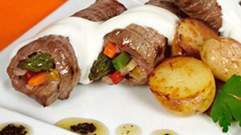 Ρολάκια μοσχαρίσιου φιλέτου με λαχανικά