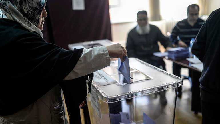 Άνοιξαν οι κάλπες για τις βουλευτικές εκλογές στην Τουρκία Άνοιξαν οι κάλπες για τις βουλευτικές εκλογές στην Τουρκία