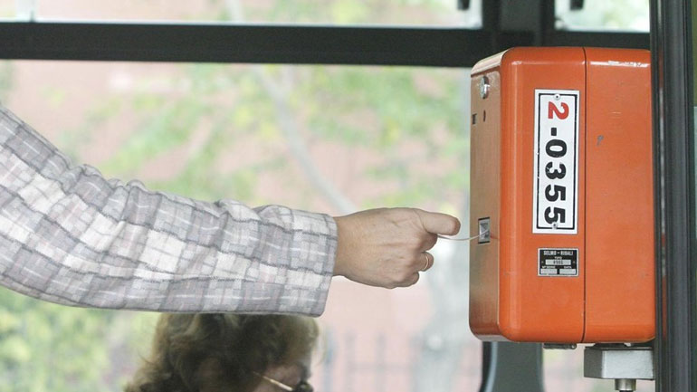 Με εισιτήριο από αύριο οι μετακινήσεις στα δημόσια μέσα μεταφοράς Με εισιτήριο από αύριο οι μετακινήσεις στα δημόσια μέσα μεταφοράς