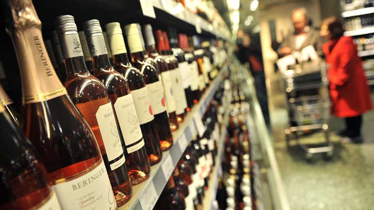 Σπάρτη: Νεαροί έκλεβαν αλκοολούχα ποτά από σούπερ μάρκετ