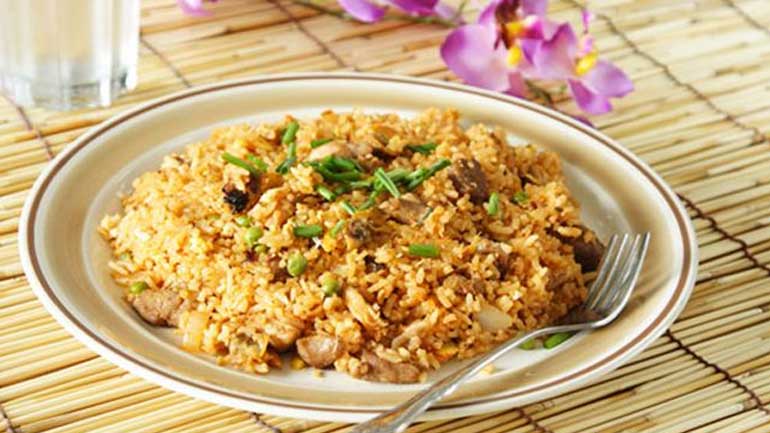 Σήμερα φτιάξτε τηγανητό ρύζι με κοτόπουλο Σήμερα φτιάξτε τηγανητό ρύζι με κοτόπουλο