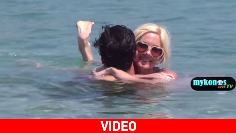 Τζούλια Αλεξανδράτου: Ερωτικά παιχνίδια στο νερό με τον σύζυγό της! Τζούλια Αλεξανδράτου: Ερωτικά παιχνίδια στο νερό με τον σύζυγό της!