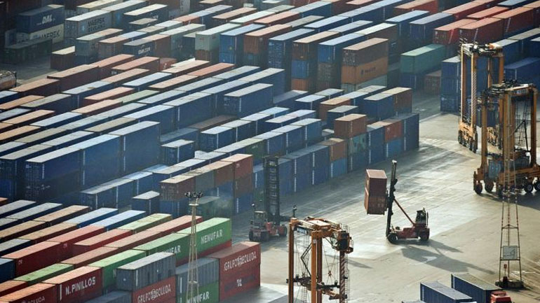 Deutsche Welle: Έξοδος από την κρίση με δημόσιες επενδύσεις Deutsche Welle: Έξοδος από την κρίση με δημόσιες επενδύσεις