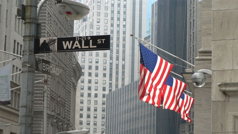 Ήπιες απώλειες στη Wall Street