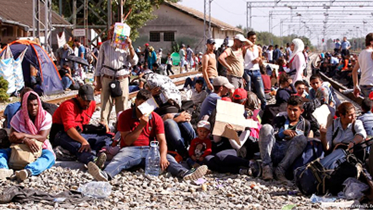 Η Σλοβενία σταματά τα τρένα με πρόσφυγες-Η Ουγγαρία βάζει συρματοπλέγματα και στα σύνορα με Κροατία Η Σλοβενία σταματά τα τρένα με πρόσφυγες-Η Ουγγαρία βάζει συρματοπλέγματα και στα σύνορα με Κροατία