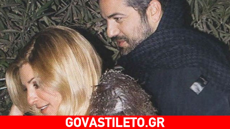 Χριστίνα Πολίτη – Φώτης Βαλλάτος: Tα τρυφερά φιλιά μπροστά στους φωτογράφους Χριστίνα Πολίτη – Φώτης Βαλλάτος: Tα τρυφερά φιλιά μπροστά στους φωτογράφους