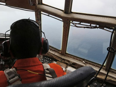 AirAsia: «Μεγάλα αντικείμενα» εντοπίστηκαν στη θαλάσσια περιοχή της Ιάβας