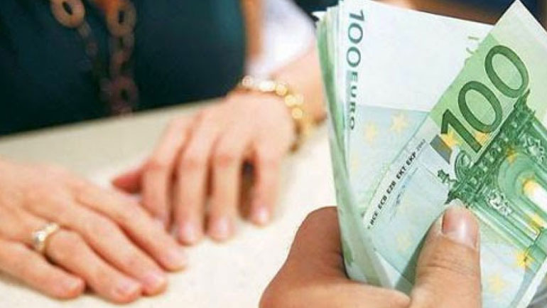 Την Παρασκευή τα οικογενειακά επιδόματα Την Παρασκευή τα οικογενειακά επιδόματα