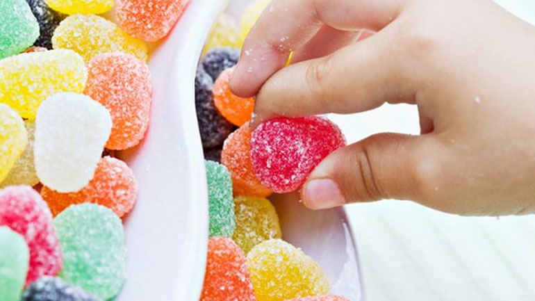 Εύκολα tips για να περιορίσετε την ποσότητα ζάχαρης στη διατροφή του παιδιού σας