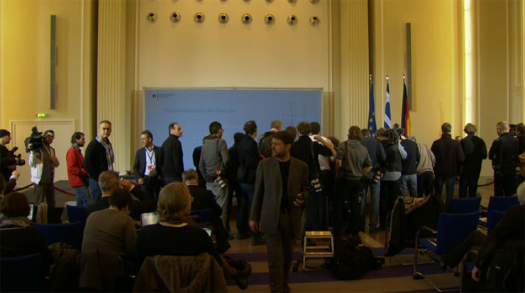 Η αίθουσα όπου θα πραγματοποιηθεί η συνέντευξη τύπου των δύο υπουργών 