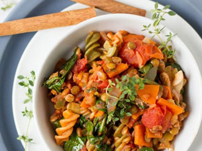 Δοκιμάστε σήμερα ζυμαρικά με φακές και κόκκινη πιπεριά