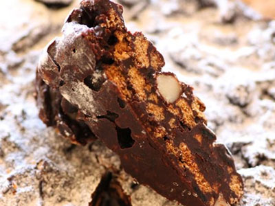 Πανεύκολο σοκολατένιο γλυκό ψυγείου με μπισκότα