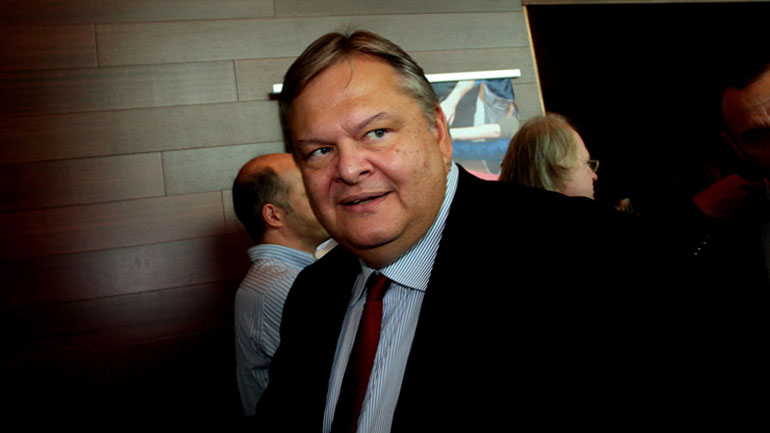 Βενιζέλος: «Ευκαιρία να σκεφτούμε πού πηγαίνουμε ως Έθνος και ως κοινωνία» Βενιζέλος: «Ευκαιρία να σκεφτούμε πού πηγαίνουμε ως Έθνος και ως κοινωνία»