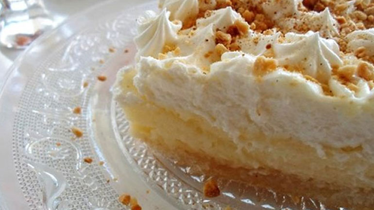 Ένα επιδόρπιο με λίγες θερμίδες: Γλυκό ψυγείου με φρυγανιές Ένα επιδόρπιο με λίγες θερμίδες: Γλυκό ψυγείου με φρυγανιές