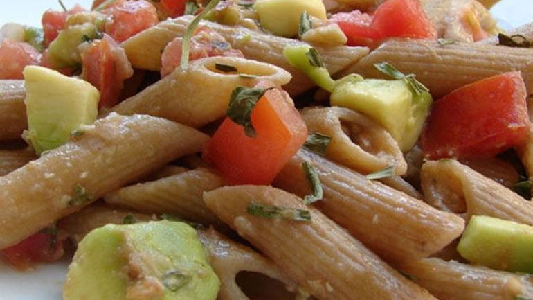 Ανοιξιάτικη γεύση: Πέννες με αγκινάρες, ελιές και φέτα Ανοιξιάτικη γεύση: Πέννες με αγκινάρες, ελιές και φέτα