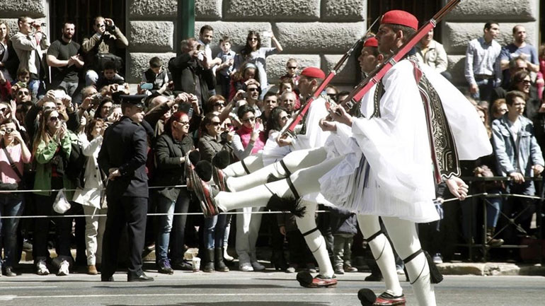 Κυκλοφοριακές ρυθμίσεις την Τρίτη και Τετάρτη λόγω παρελάσεων Κυκλοφοριακές ρυθμίσεις την Τρίτη και Τετάρτη λόγω παρελάσεων