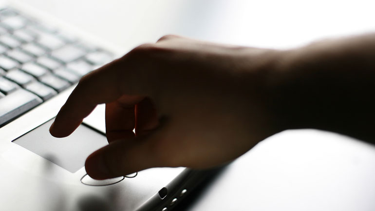 Βρετανία: Απολύθηκαν τρεις δικαστικοί για παρακολούθηση πορνογραφικού υλικού Βρετανία: Απολύθηκαν τρεις δικαστικοί για παρακολούθηση πορνογραφικού υλικού