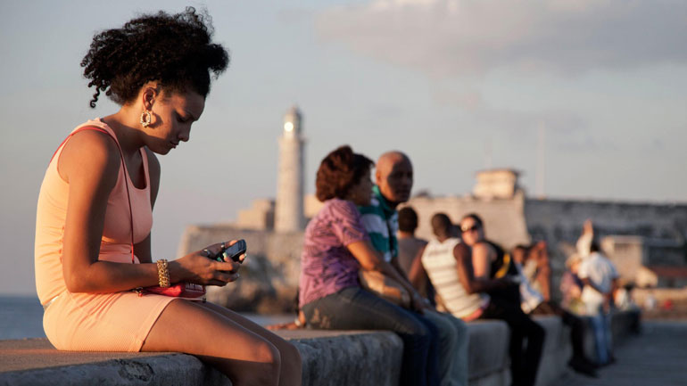 Η Κούβα εγκαινιάζει το πρώτο δημόσιο Wi-Fi Η Κούβα εγκαινιάζει το πρώτο δημόσιο Wi-Fi