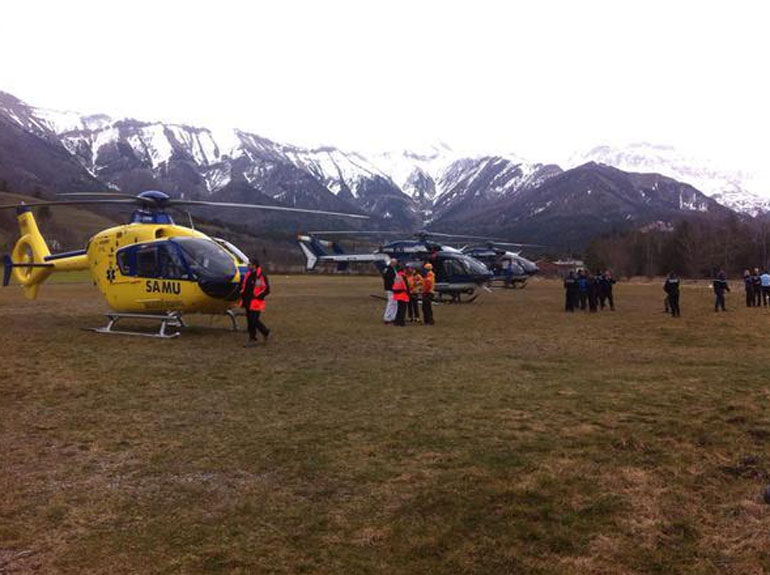 Σωστικά συνεργεία κοντά στο σημείο της συντριβής 