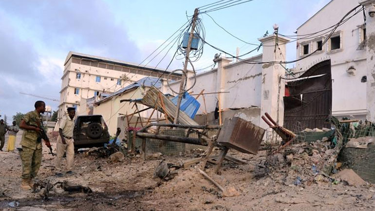 Σομαλία: Τουλάχιστον 15 οι νεκροί από την επίθεση ισλαμιστών σε ξενοδοχείο Σομαλία: Τουλάχιστον 15 οι νεκροί από την επίθεση ισλαμιστών σε ξενοδοχείο