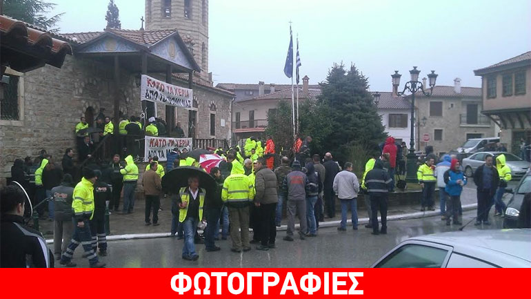 Σε αποκλεισμό του πρώην δημαρχείου Αρναίας προχώρησαν μεταλλωρύχοι