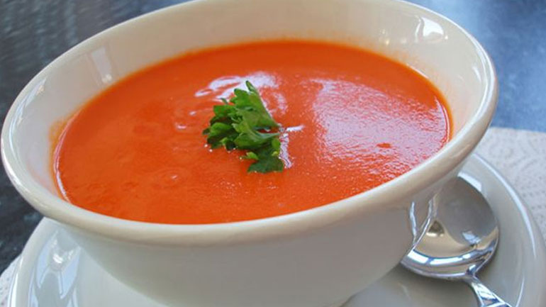 Ντοματόσουπα με βελούδινη υφή και γεύση ξεχωριστή Ντοματόσουπα με βελούδινη υφή και γεύση ξεχωριστή