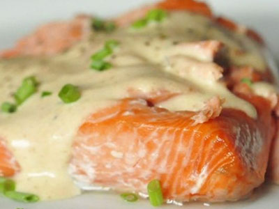 Τρυφερά φιλέτα ψαριού με λευκή σάλτσα Τρυφερά φιλέτα ψαριού με λευκή σάλτσα