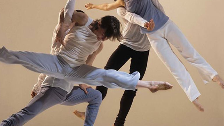 Χορέψτε και χάστε τα παραπάνω κιλά που έχετε Χορέψτε και χάστε τα παραπάνω κιλά που έχετε