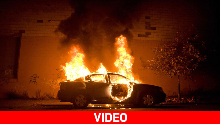 Θεσσαλονίκη: Αυτοκίνητο τυλίχθηκε στις φλόγες εν κινήσει Θεσσαλονίκη: Αυτοκίνητο τυλίχθηκε στις φλόγες εν κινήσει