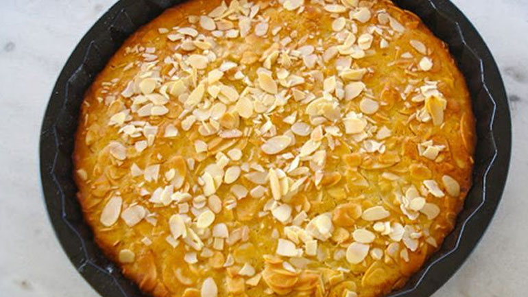 Πεντανόστιμη τάρτα μήλου με κρέμα αμυγδάλου