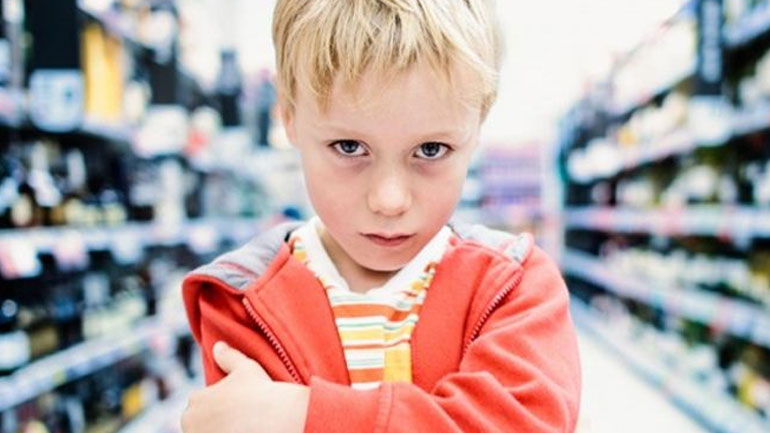 Αυτές είναι μερικές από τις συμπεριφορές των παιδιών που σας φέρνουν σε δύσκολη θέση