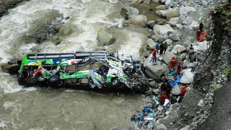 Τραγικό δυστύχημα στο Περού: Λεωφορείο έπεσε σε χαράδρα – 21 νεκροί Τραγικό δυστύχημα στο Περού: Λεωφορείο έπεσε σε χαράδρα – 21 νεκροί