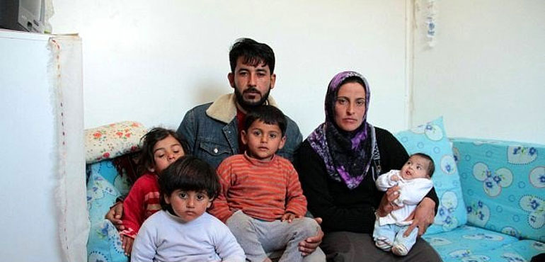 Το τετράχρονο κορίτσι με την οικογένειά του