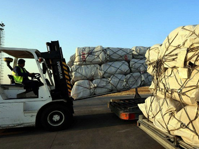 Ιράκ: Ρίψεις τροφίμων και πυρομαχικών από τις ΗΠΑ Ιράκ: Ρίψεις τροφίμων και πυρομαχικών από τις ΗΠΑ