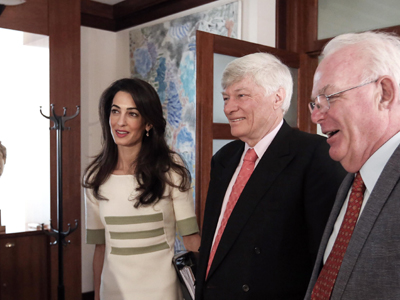 Στο Μέγαρο Μαξίμου η Αμάλ Αλαμουντίν Στο Μέγαρο Μαξίμου η Αμάλ Αλαμουντίν