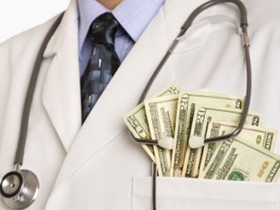 Το στερεότυπο του «μάτσο» αποθαρρύνει τόσο τις γυναίκες όσο και τους άνδρες