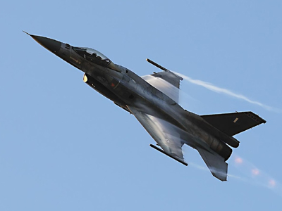 Ακροβατική επίδειξη F-16 μετά την παρέλαση στη Θεσσαλονίκη
