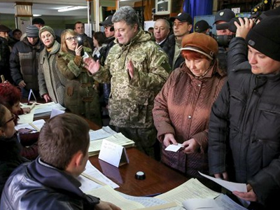 Στην ανατολική Ουκρανία ο Ποροσένκο