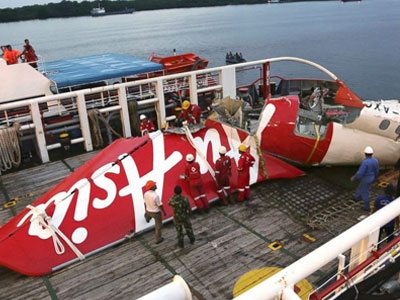 AirAsia: Ο κυβερνήτης δεν βρισκόταν στη θέση του όταν συνετρίβη το αεροσκάφος