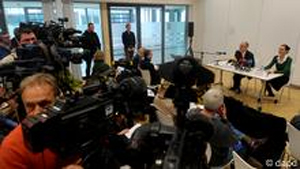 Ο πρόεδρος του διοικητικού συμβουλίου της κλινικής, καθηγητής Βόλφγκανγκ Φλάιγκ, υπόσχεται διερεύνηση σε βάθος