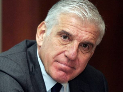 «Καφέ μόνο για κείνους που ψωνίζουν» «Καφέ μόνο για κείνους που ψωνίζουν»