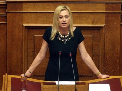 Της ξανάρχονται ένα – ένα χρόνια δοξασμένα…